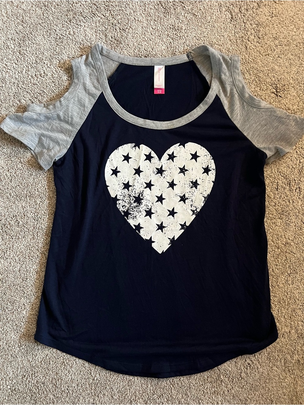 No Boundaries Girls Junior Navy Blue Heart Unique Patriotic Graphic Raglan Tee S